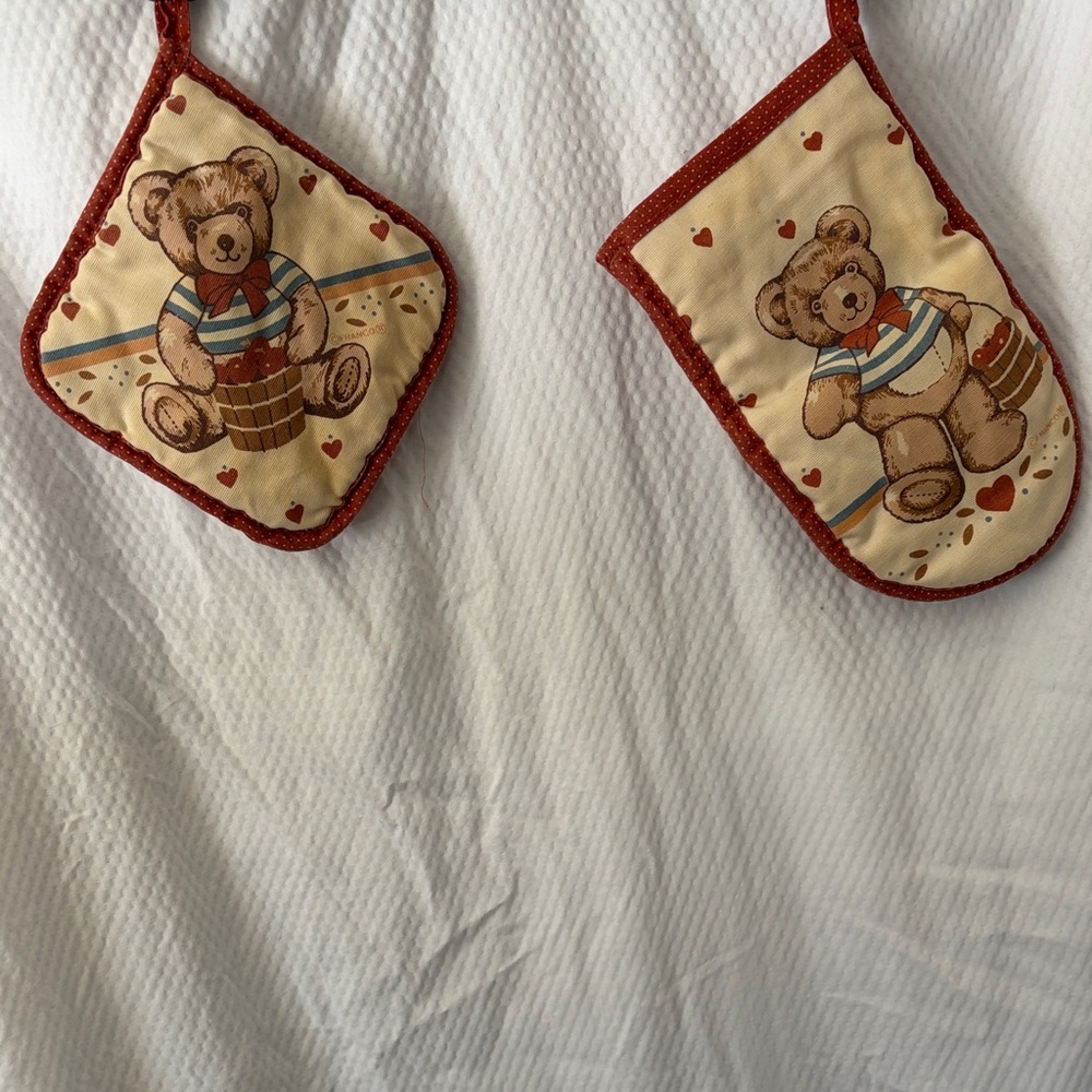Vintage FRANCO Bear w/Apples & Striped Shirt w/Red Bow Oven Mitts